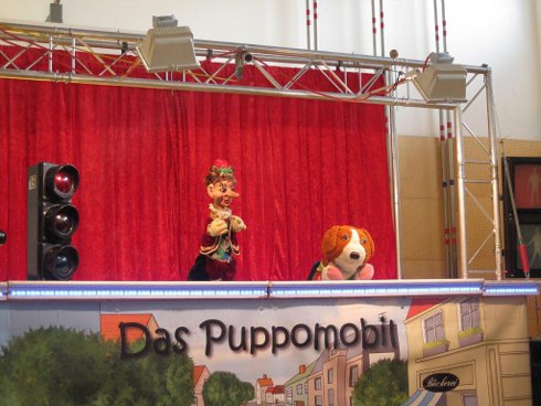 Das Puppomobil Kasperltheater zu Gast im Turnsaal