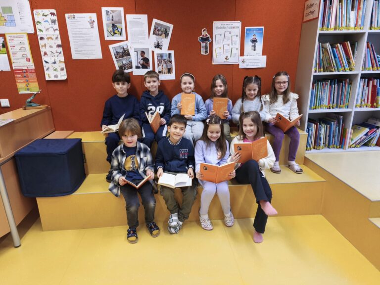 Buchspende für unsere Schule